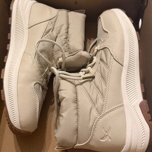 Eddie Bauer Tan Winter Boots